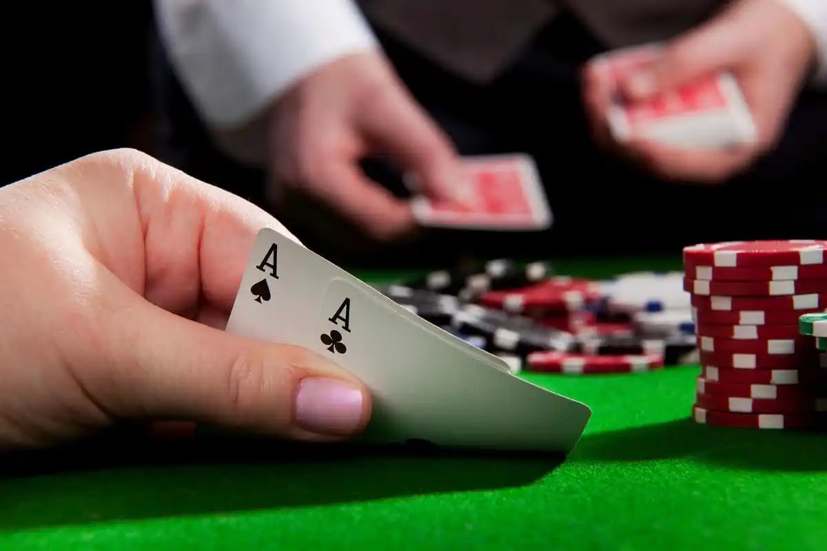 Antarmuka aplikasi indopools4d menampilkan pasar sportsbook dan permainan live dealer